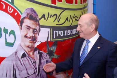 Prime Minister Ehud Olmert studies an exhibit in the new exhibition